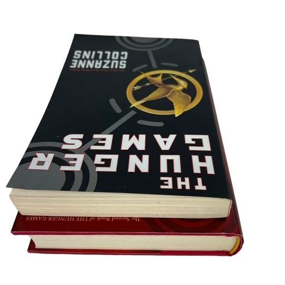 Suzanne Collin’s Book/Novel The Hunger Games/Catching Fire Lot/2 Science Fiction - Picture 6 of 8
